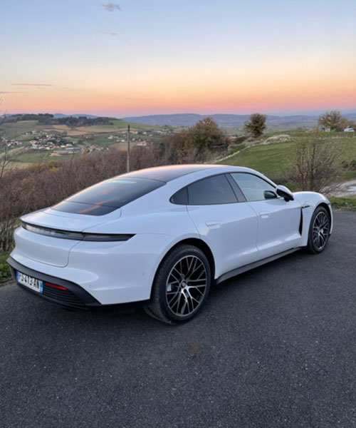 Taxi Limousine : transport VIP Porsche Taycan à Lyon (69) | Rhône-Alpes