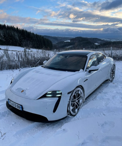 Taxi Limousine : transport VIP Porsche Taycan à Lyon (69) | Rhône-Alpes