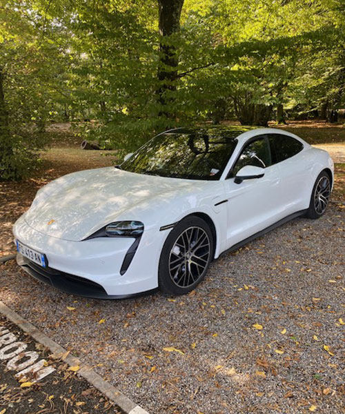 Taxi Limousine : transport VIP Porsche Taycan à Lyon (69) | Rhône-Alpes