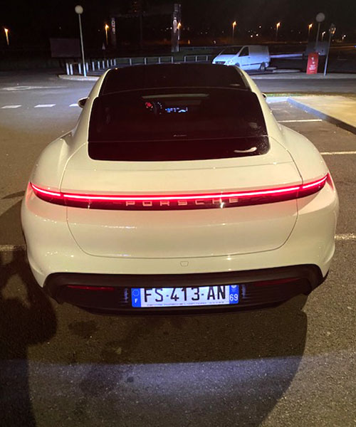 Taxi Limousine : transport VIP Porsche Taycan à Lyon (69) | Rhône-Alpes